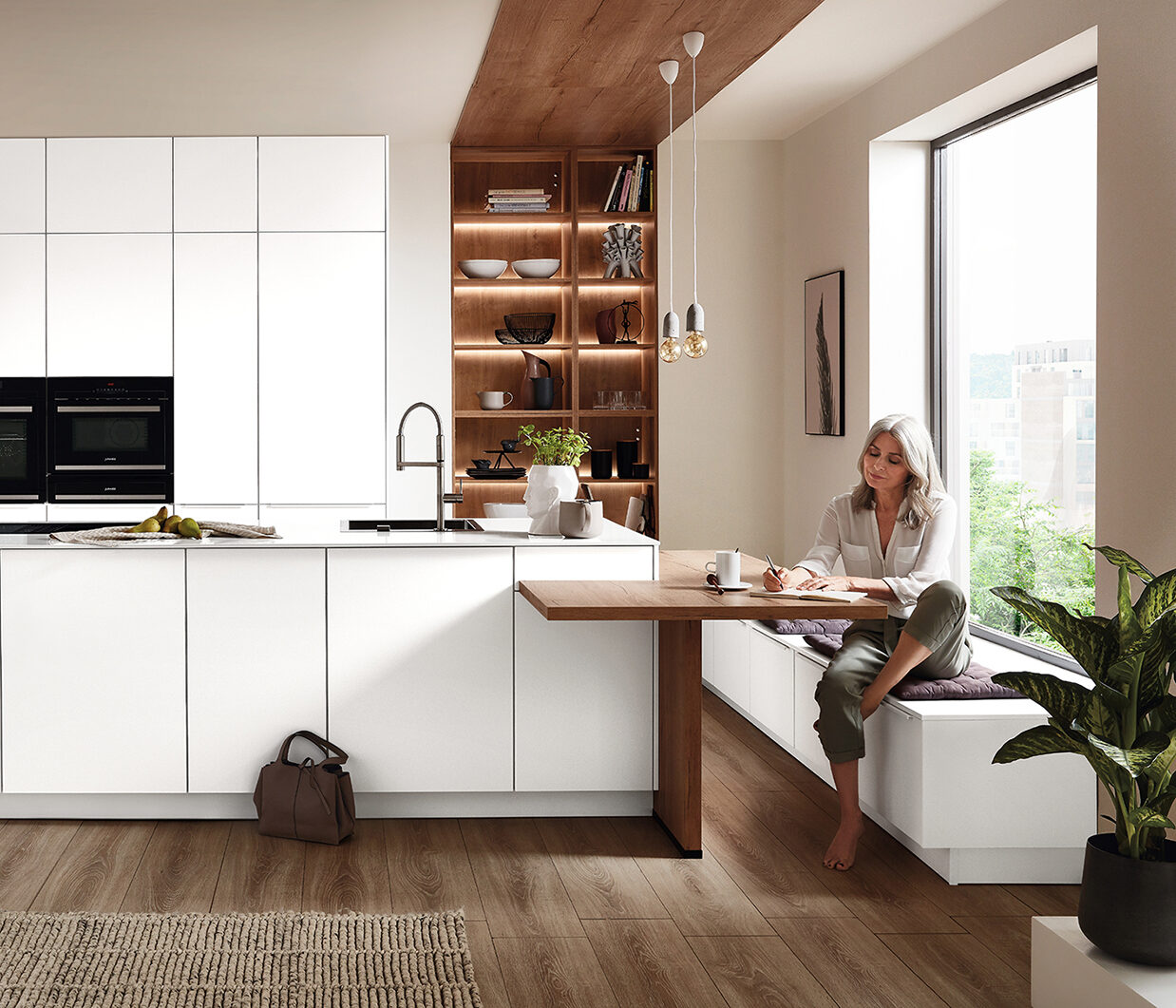 Cocina blanca y madera
