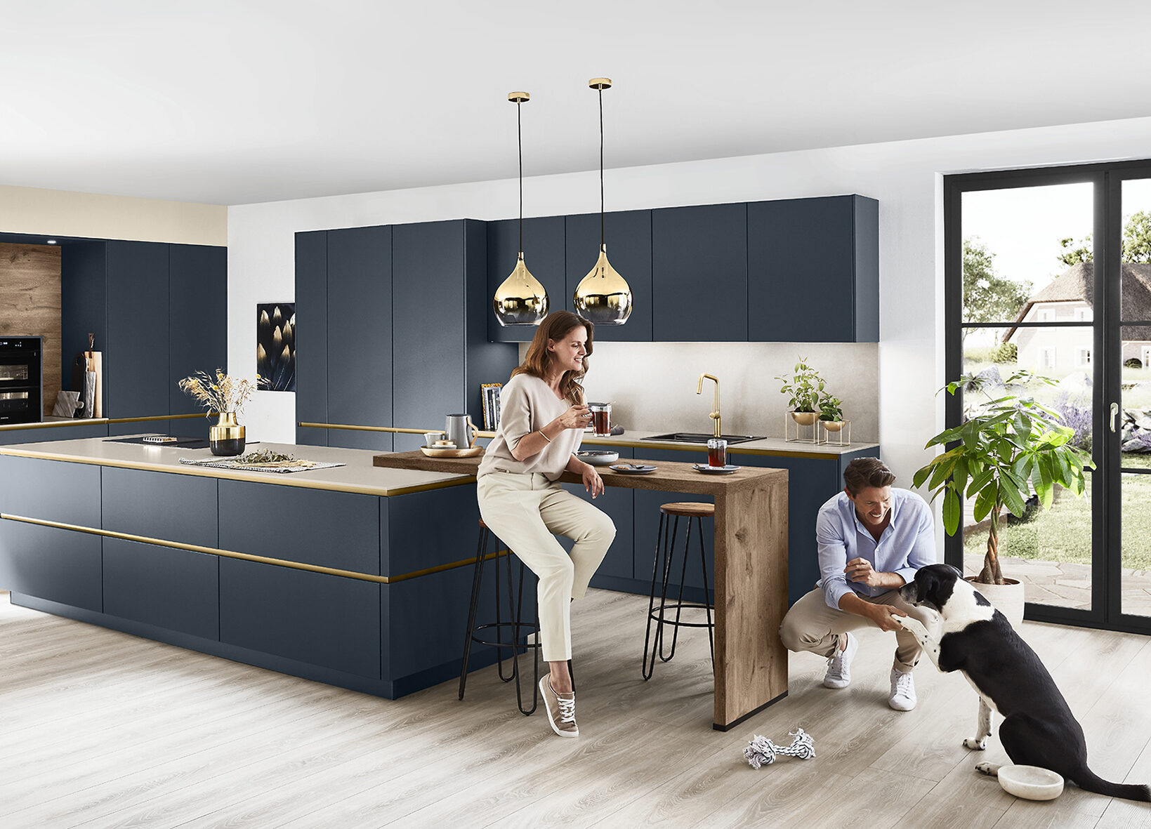 Cocina con isla azul fiordo